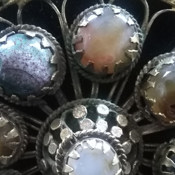 Multi Colored Jade Necklace. - Picture 6 of 8